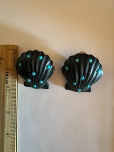 Rebecca de Ravenel earrings - shell shaped black wood with turquoise color beads - Picture 1 of 2