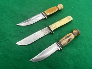 2 KABARS & 1 OLCUT LITTLE HUNTER KNIVES, STAG, GREAT VINTAGE CONDITION 1 PRICE - Picture 1 of 8
