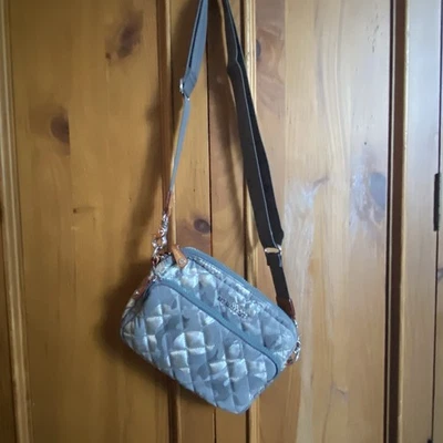 MZ WALLACE 钱包包绗缝小号斜挎包相机迷彩金属银色灰色 — 第 1/4 张图片