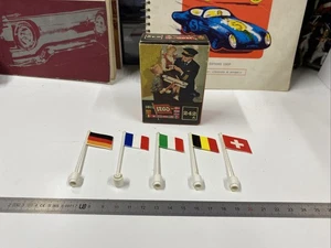 LEGO SYSTEM Ancien Réf. 242 A Drapeaux Nationaux X5 + Boîte d’origine - Imagen 1 de 16