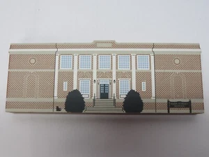 Signed 1998 The Cat's Meow Park Street School Kennebunk, ME as pictured - Picture 1 of 2