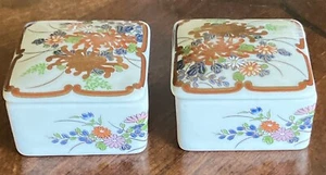2 De colección. Shibata Japón 2"x2"x1" Mini Baratija Pastillero Caja Anillo Plato Rojo Floral con Dorado - Imagen 1 de 6