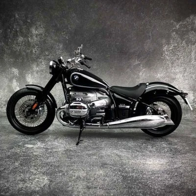 BMW Miniature 1/10 Scale Motorcycle Motor Bike Model R18 black Dealer's edition - Image 1 of 4