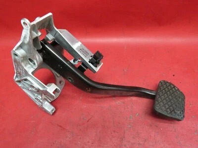 BMW 328i 2011 sedán pedal de freno con soporte OEM Foto 1 de 4