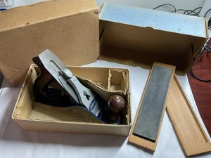Collectables, Great Vintage SPINNEY No. 4 Wood Plane, Original Sharpener & Boxes - Picture 1 of 12