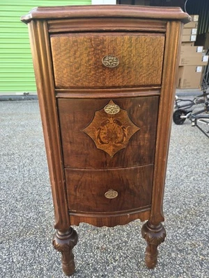 Antiguo gabinete victoriano ornamentado con 3 cajones incrustaciones de arce burlado marquetería Foto 1 de 4