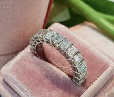 Alianza de diamantes cultivada en laboratorio/CVD de 2,60 quilates corte esmeralda de media eternidad de oro de 14 k Foto 1 de 4