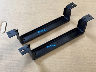 87-93 Ford Mustang GT Suportes de Suporte de Para-choque Traseiro Tampa Valance Fabricante de Equipamento Original - Imagem 1 de 4