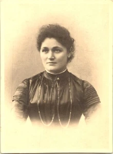 Mujer de Negro, Karl Walter Leonberg Alemania foto sepia - Imagen 1 de 2