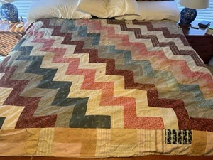 Vintage handmade quilt - Picture 1 of 9