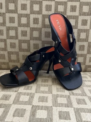 Sandalias Prada negras deslizantes Foto 1 de 4