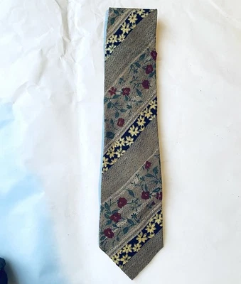 Kenzo Homme Floral Design 100% Silk Necktie Standard Size Made in Italy - Image 1 of 4