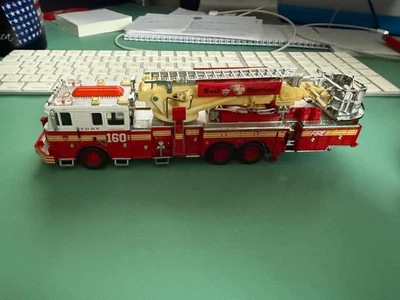 code 3 1:64 FDNY Ladder 160 - Bild 1 von 4