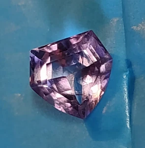 6,4 ct. 100 % natürliche Erde abgebaut ausgefallener Schliff lila 💜 Amethyst 12 x 12 x 7 mm Panther  - Bild 1 von 23