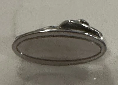 Hermoso clip de corbata vintage en tono plateado forma ovalada de aproximadamente 0,75 pulgadas para hombre Foto 1 de 2
