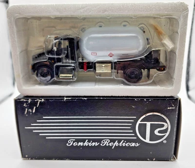 Tonkin 1:53 Diecast Kenworth T300 Bobtail Propane Delivery Truck. Blank - Image 1 of 4