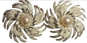 Pendientes de colección firmados Sarah Coventry Clip Molinillos Tono Plata Imitación Perla Joyería - Imagen 1 de 4