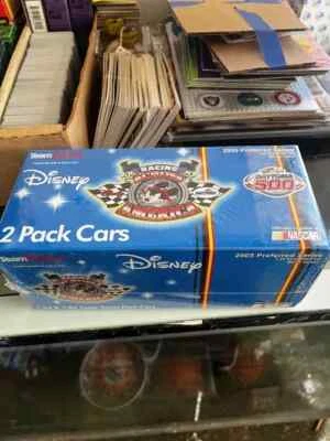 Team Caliber 2005 Preferred Series Minnie Mouse: paquete de 2 autos sellados 24 y 1:64 Foto 1 de 3