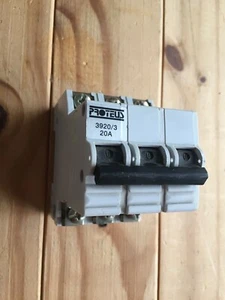 PROTEUS 20A 3920/3 3 POLOS M9 MCB 240/415 BS3871 - Imagen 1 de 3