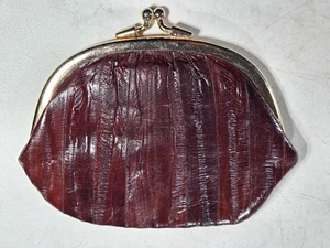 Vintage Burgundy Embossed Leather Kiss Lock Coin Purse w/ Gold Clasp - Picture 1 of 15