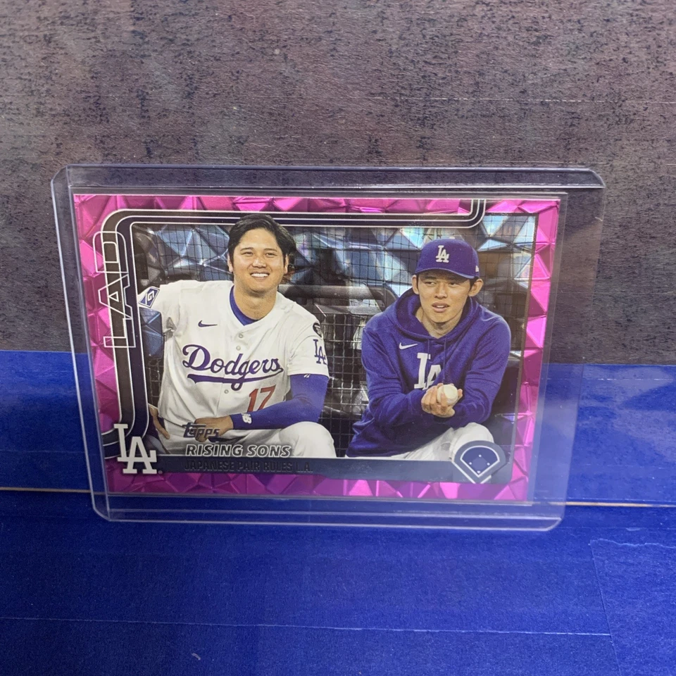 Actualización Topps 2025 #US269 Rising Sons Ohtani Sasaki Pink Diamante Dodgers Foto 1 de 1
