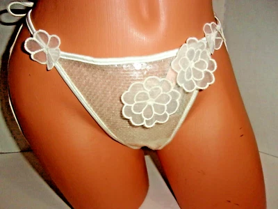 Victoria's Secret Dream Angels Apliques Florales Lentejuelas Blancas Tanga en V M Foto 1 de 3