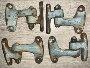 A SET OF CLASSIC ORIGINAL MORRIS MINOR TRAVELLER REAR DOOR HINGES - Picture 1 of 2