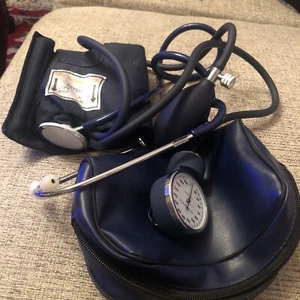 Sphygmomanometer Artery Left Arm And Right Arm With Bag - Picture 1 of 6
