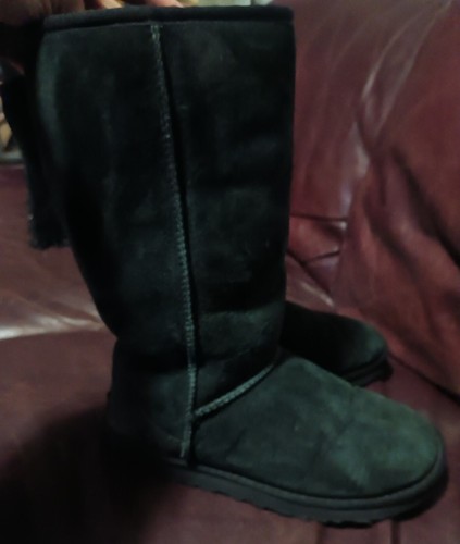 Stivali invernali UGG Classic alti II da donna taglia 7 neri