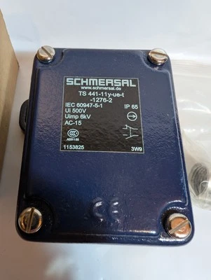 Interruptor de límite SCHMERSAL TS 441-11Y-UE-T hecho en Alemania, caja nueva abierta (polvorienta) Foto 1 de 4