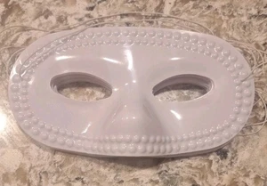 10 Plastic White  Half Masks Halloween, Masquerade, Mardi Gras.  New - Picture 1 of 3