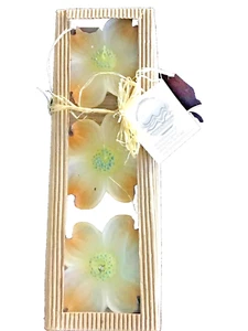 Set of 3 Yellow Lily Shaped Flowers Floating Candles Blue Pacific Imports - Picture 1 of 11