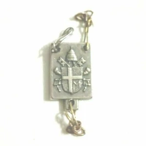 Wappen Johannes Paul II. Wappen Zinn Charm Reliquie Anhänger katholischer Papst (S2) - Bild 1 von 2