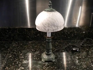 Tiffany type small accent Lamp white on white art glass Shade - Picture 1 of 3