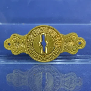 Placa de cerradura de escudo de latón vintage | No es una reproducción Grand Rapids Brass Co - Imagen 1 de 5