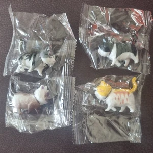 4 Ever After High Barbie Miniatur Puppenhaus Haustier Kätzchen Katzen Figuren Konvolut Set  - Bild 1 von 9