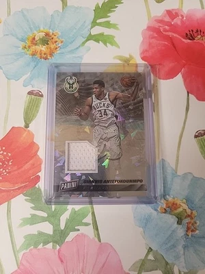 2019 Panini Cyber Monday Giannis Antetokounmpo Jersey Cracked Ice /25 SP - Image 1 of 2