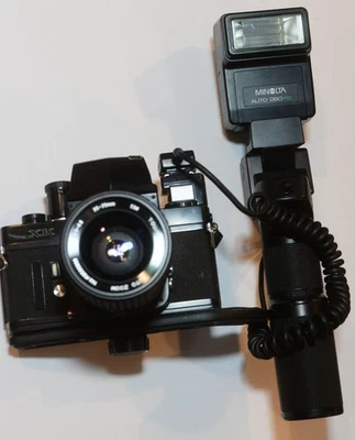 Equipo Minolta XK vintage 35 mm SLR - 2 lentes, agarre eléctrico/flash, adaptador de zapata caliente Foto 1 de 4