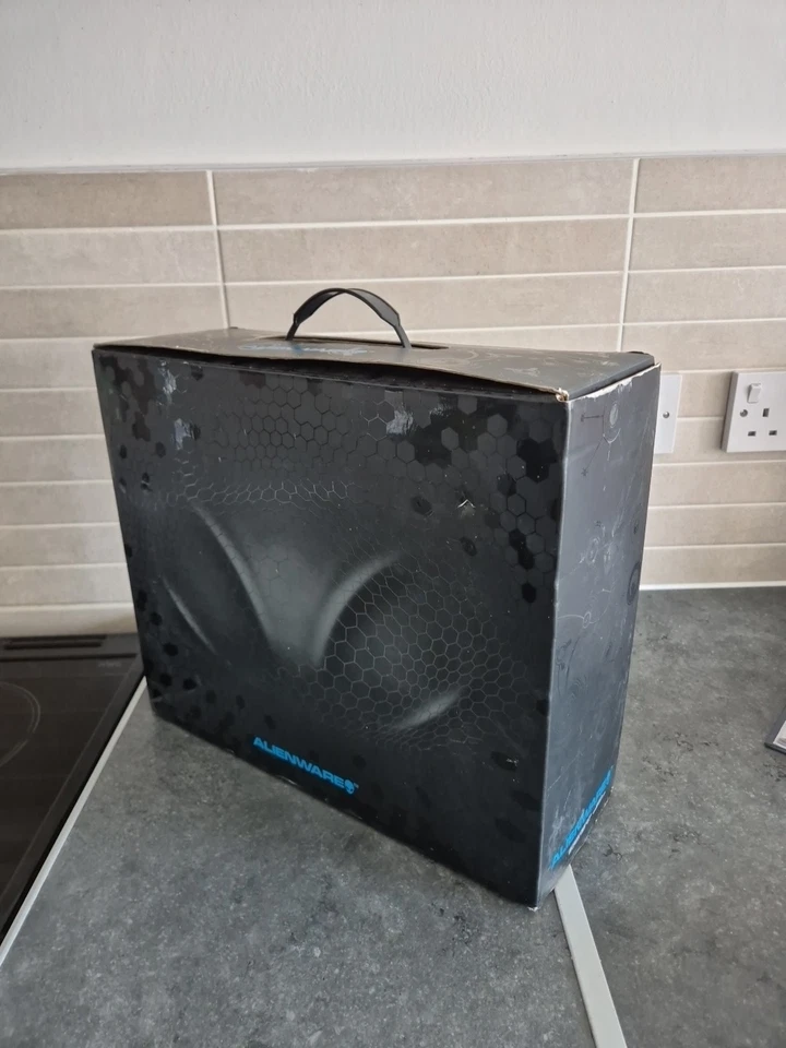 Alienware M11X C2D 4GB RAM, NVIDIA GT, WINDOWS 7 + FAST UK 🇬🇧 POST! - Image 1 of 4