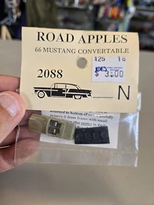 Mustang Convertible Road Apples 66 Escala 2088 N - Imagen 1 de 2