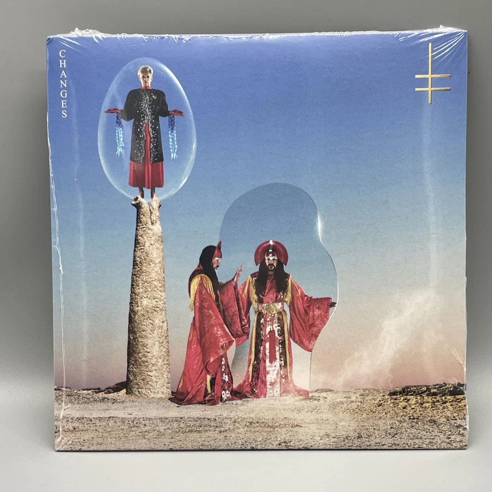 Empire Of The Sun Changes / Ask That God Translucent Red 7" Vinyl Foto 1 de 4