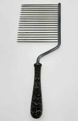 Vintage Sterling Silver Handle Cake Breaker with Floral Repousse Handle - Image 1 of 4