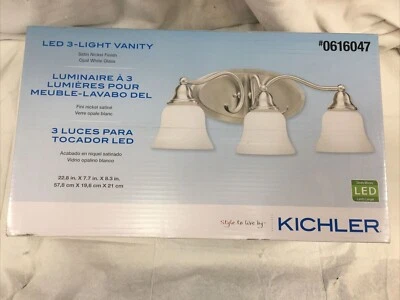 Tocador tradicional Kichler 0616047 LED 3 luces níquel satinado ópalo vidrio blanco Foto 1 de 4