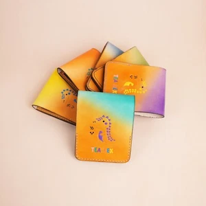 Cartera a Presión de Cuero Diseño Tea-Rex - Acabado Pátina - Imagen 1 de 53