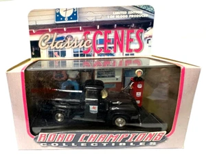 ROAD CHAMPIONS CLASSIC SCENES 1:43 MOBILGAS TRUCK & PUMP Ltd Ed Diecast NIB - Picture 1 of 10