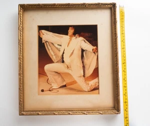 Kultiges Elvis Presley Konzert Foto - Original Dunkelkammer Druck - Goldrahmen (20x23 - Bild 1 von 8