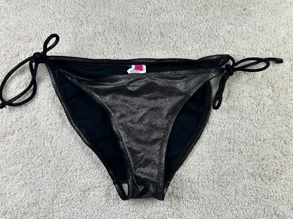 Biquíni OP feminino médio preto metálico laço lateral traje de banho praia - Imagem 1 de 4