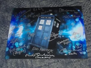 VERY RARE!! Doctor Who 14" x 11" photograph signed in person by 19. - Foto 1 di 2