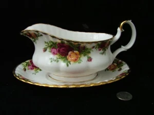 ROYAL ALBERT OLD COUNTRY ROSES GRAVY BOAT WITH UNDERPLATE - Picture 1 of 1