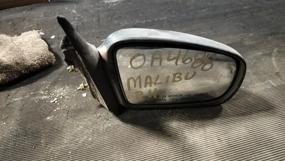 Espejo retrovisor derecho usado se adapta a: Chevrolet Malibu 2002 manual derecho grado A Foto 1 de 4